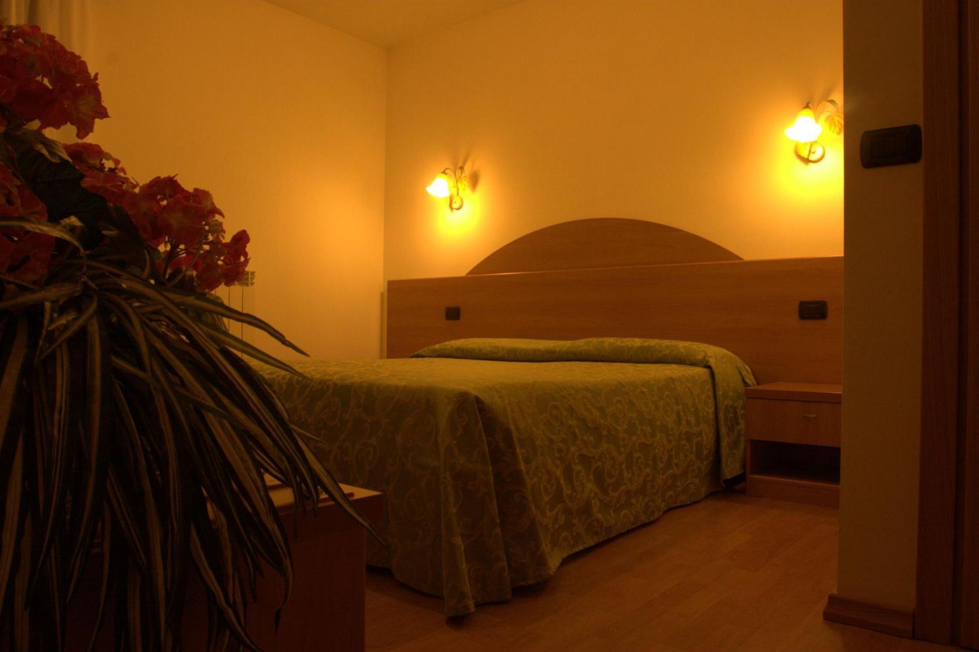 Hotel Denny Пинцоло Экстерьер фото