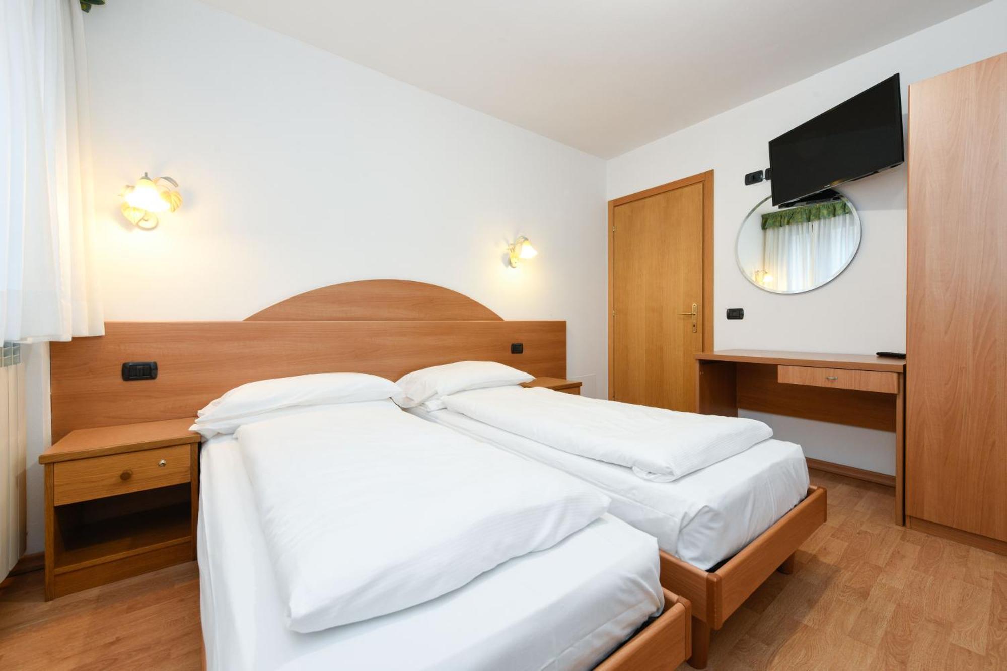 Hotel Denny Пинцоло Экстерьер фото